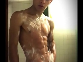 Solo boy shower